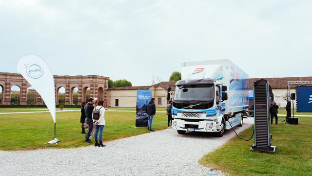 Volvo Trucks Italia e Autotrasporti Rutilli Adolfo insieme per re-immaginare il trasporto su strada a misura di ambiente: presentata a Mantova la nuova partnership