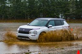 2023 Mitsubishi Outlander Plug-In Hybrid wins NWAPA Outdoor Activity Vehicle of the Year