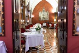 Due Torri Lounge & Restaurant