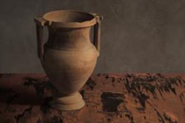 PROPHETIA, Federico Gori and Terracotta Amphora, Guarnacci Etruscan Museum, photo Olga Niescier for KALPA, horizontal