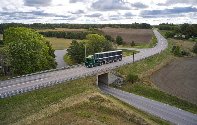 Via al primo test di un ibrido Scania alimentato a energia solare