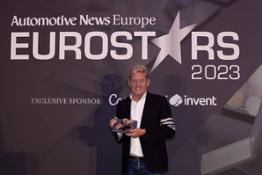 Wayne-Griffiths-recognised-as-Car-Division-CEO-of-the-Year-at-the-2023-Eurostars-Awards 01 HQ