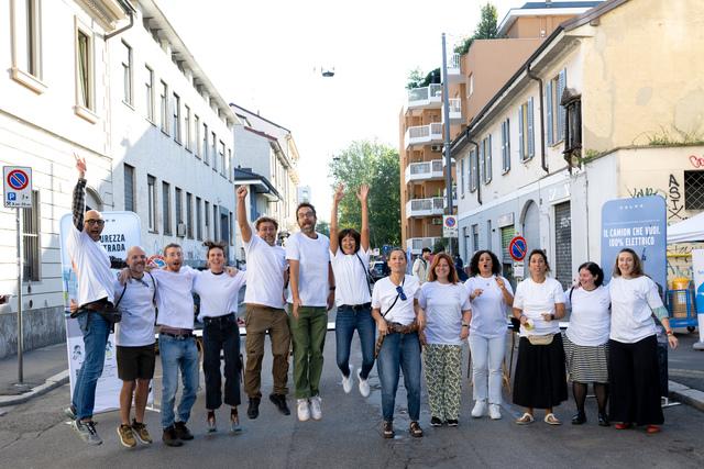 Volvo Trucks Italia ha partecipato al No Parking Day di Milano con Stop Look Wave