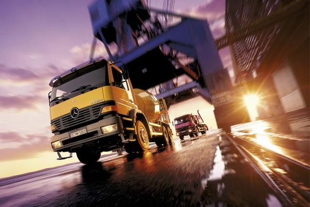 25th anniversary of the Mercedes-Benz Atego: A truck as versatile as the transport tasks in distribution haulage