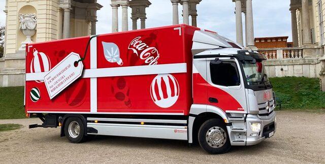 Mercedes-Benz eActros accompagna il tour natalizio di Coca-Cola attraverso l’Austria