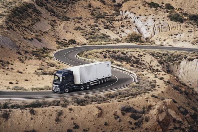 Il nuovo e più potente motore del Volvo FH16 offre la massima produttività