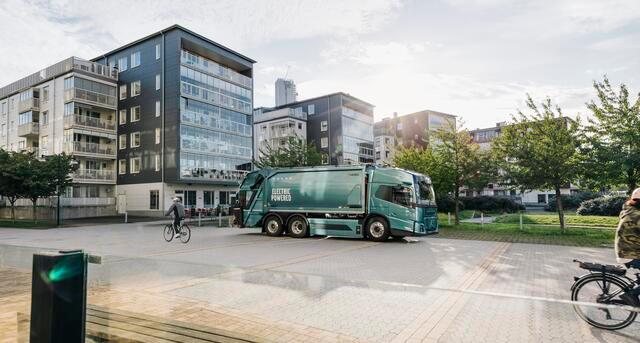 Volvo presenta il suo primo camion esclusivamente elettrico, ottimizzato per trasporti urbani più puliti e sicuri