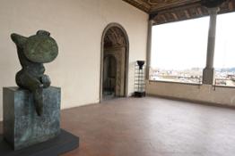 Installation View Henry Moore Guerriero con Scuso nella Terrazza di Saturno ph Carlo Bressan   (1)
