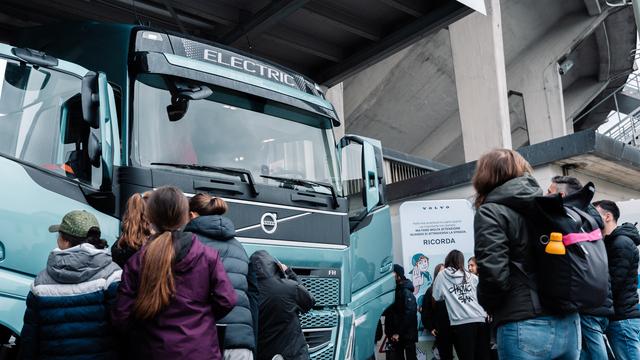 Volvo Trucks e Atalanta insieme al Gewiss stadium con le iniziative Stop Look Wave e la Scuola allo Stadio