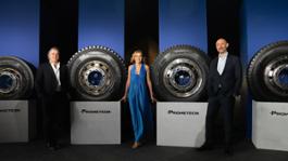 da sinistra, Roberto Righi CEO Prometeon Tyre Group, Sabina Oriani Head of Sales & Marketing, Alexandre Bregantim CTO