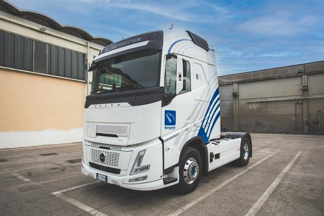 Volvo consegna uno dei primi FH Aero all’azienda di trasporti Bergamin