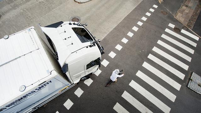 Volvo Trucks lancia sistemi di sicurezza di nuova generazione per proteggere pedoni e ciclisti