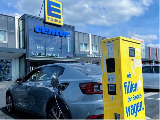 E-Mobility: DKV Mobility amplia la propria rete di ricarica per veicoli elettrici in Germania includendo le colonnine dei supermercati EDEKA