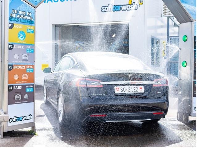 Con la DKV Card ora è possibile scegliere anche il fornitore svizzero di autolavaggi Soft Car Wash