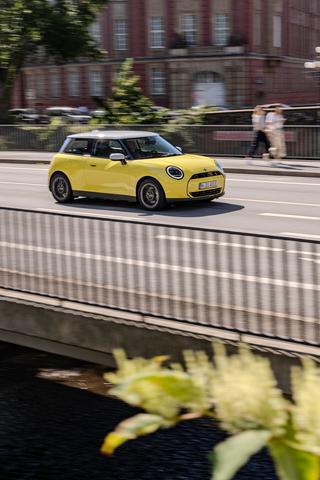 P90537192 highRes mini-cooper-e-02-202
