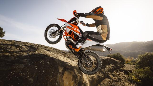 2026er KTM 690 ENDURO R: Auch für griffigeres Terrain geeignet.