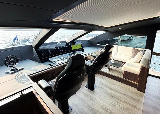 11-Horizon ES88 Pilot House