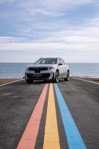 P90644055 highRes bmw-ix3l-prototype-0