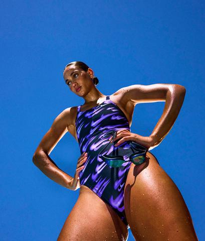 Nike-Swim-NESSG381 663-D2 08 0221-Portrait-HERO
