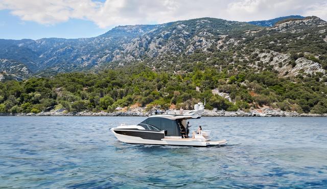 Galeon 420 Fly Exterior (1) 0003 Generative Fill 4