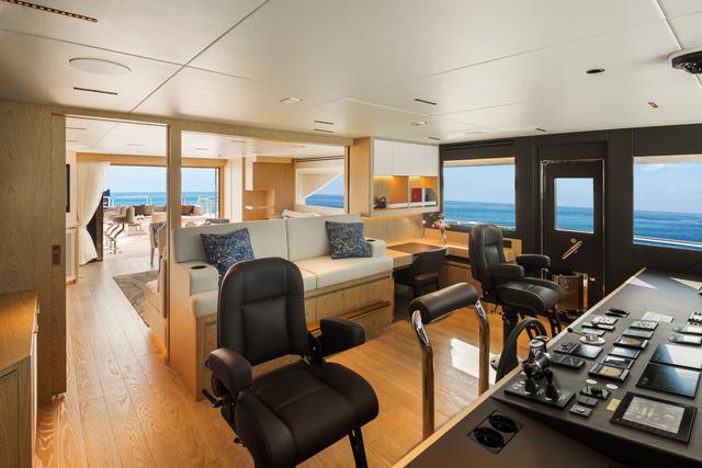 9-Horizon FD110 Hull 7-Pilot House