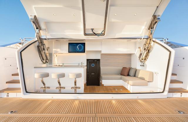 38-Horizon FD110 Hull 7- Beach Club