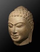 01_Dalton-Somare-_Testa di  Buddha Buddha, Nord Thailandia, Mon Dvaravati, VII sec. circa, arenaria, 32 cm