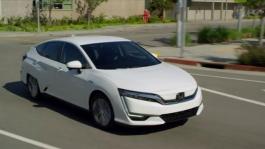 2017 Honda Clarity Electric Static   Running Footage